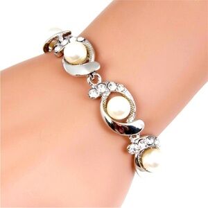 Sterling silver and white pearl bracelet